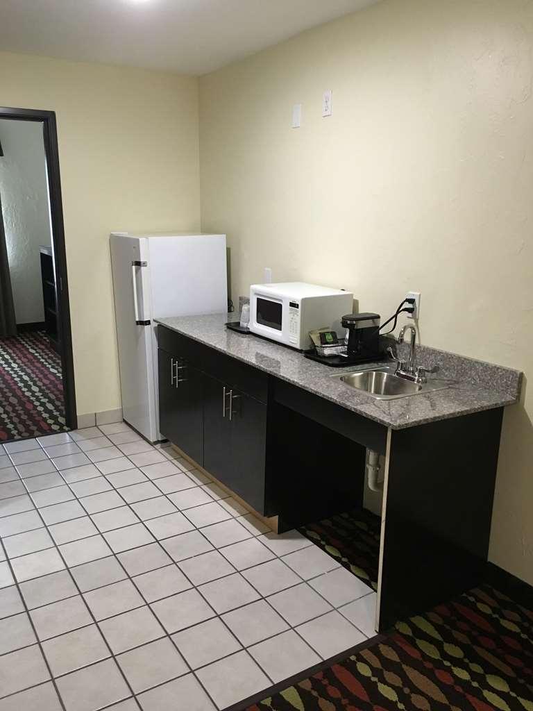Best Western Greentree Inn & Suites Moore Værelse billede