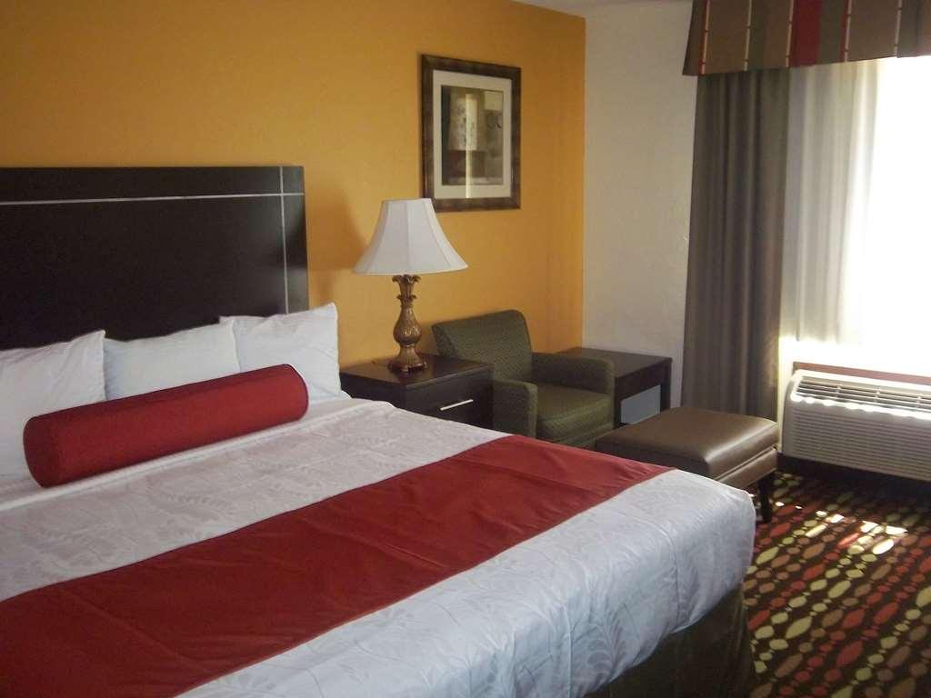 Best Western Greentree Inn & Suites Moore Værelse billede
