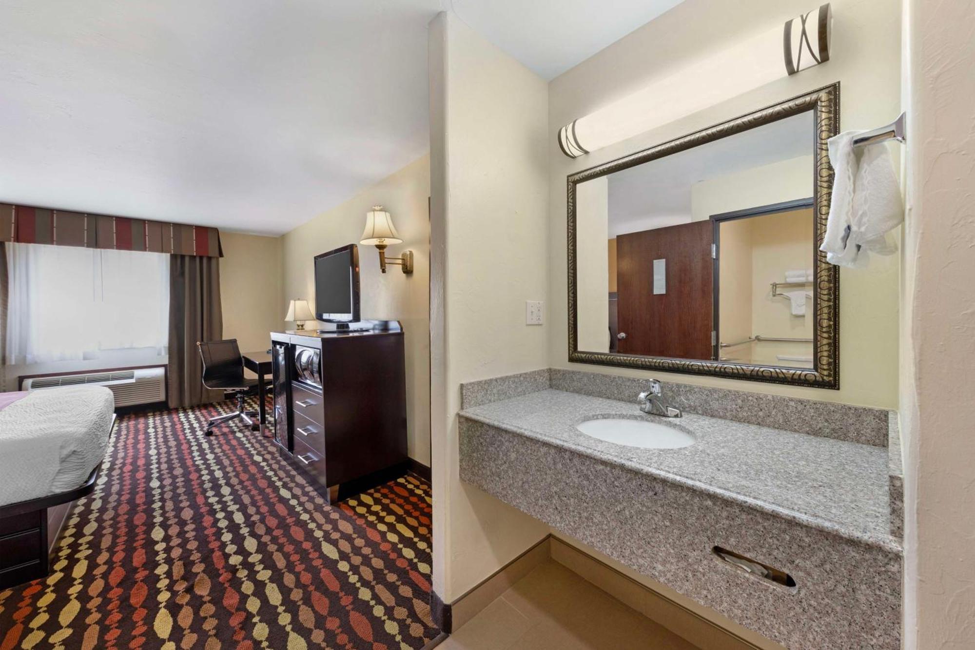 Best Western Greentree Inn & Suites Moore Eksteriør billede