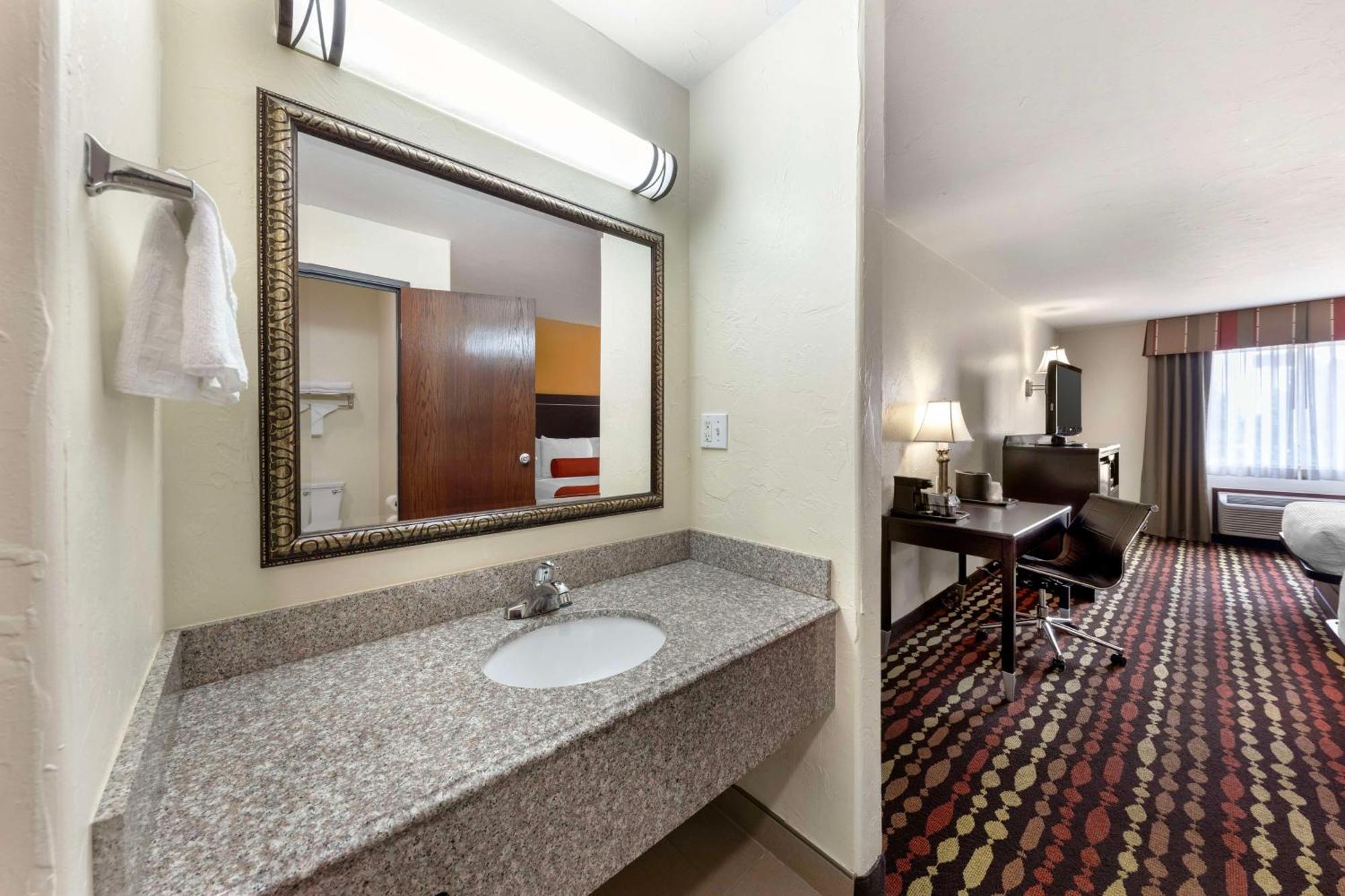 Best Western Greentree Inn & Suites Moore Eksteriør billede