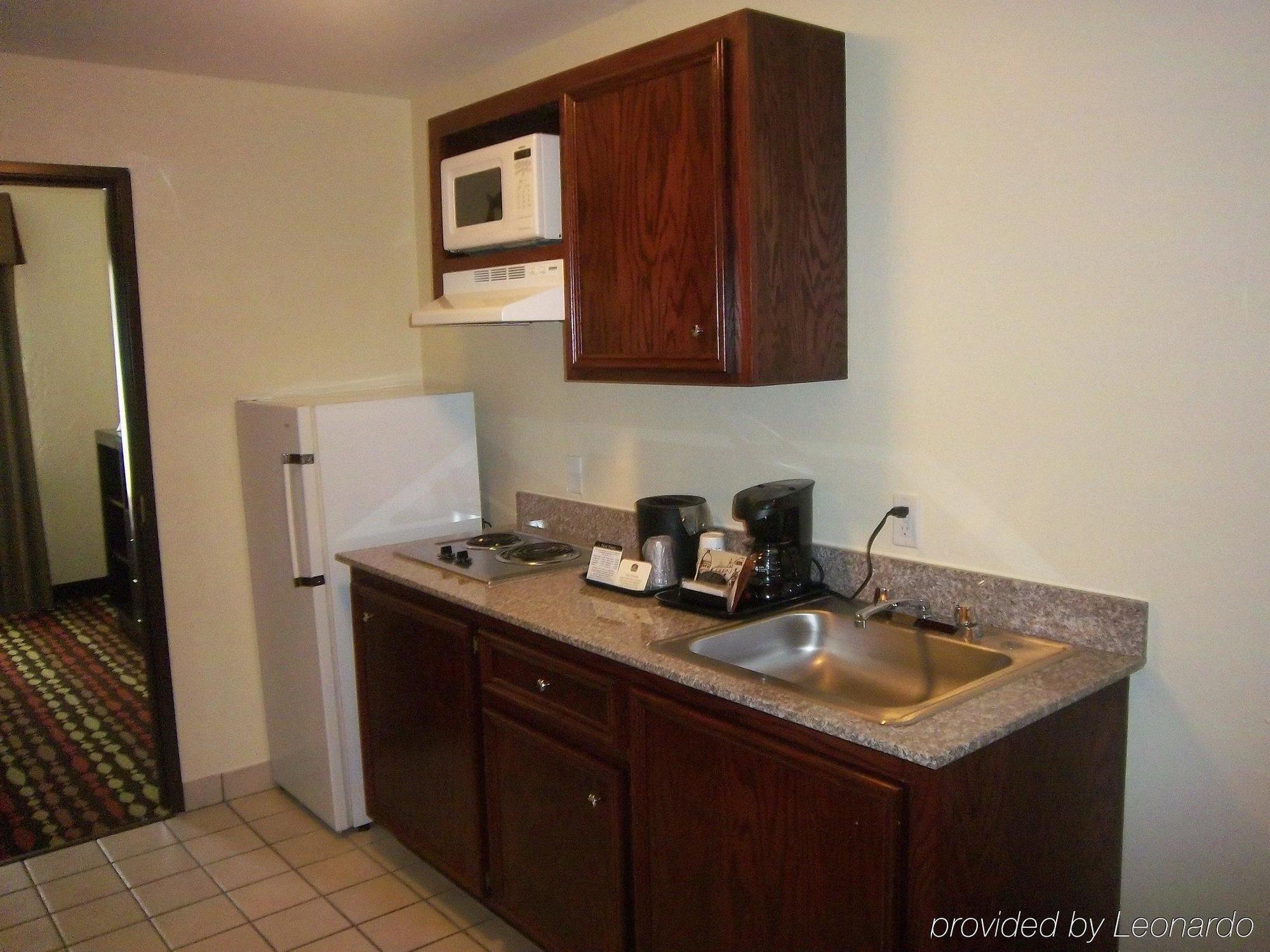 Best Western Greentree Inn & Suites Moore Værelse billede